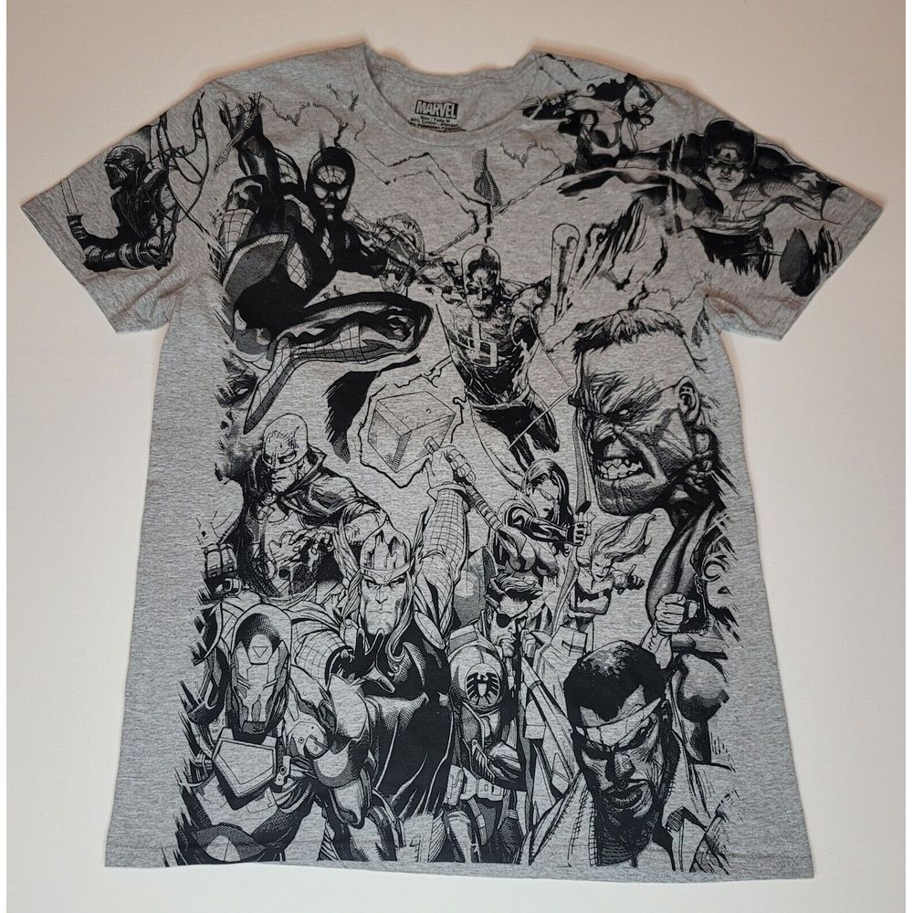 Marvel Super Heroes T-Shirt Mens‎ Medium. Full Front Grey Short Sleeve Tee.